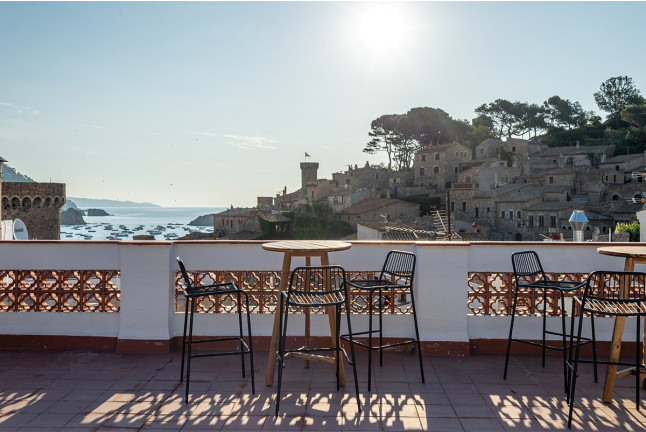 Escapada de 1 o 2 Noches con Desayuno en Hostal Boutique Es Menut (Tossa de Mar, Girona)