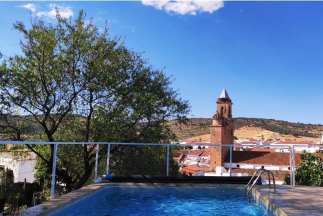 Escapada de 2 Noches con Desayuno en Hostería Casa Adriano (Alanís, Sevilla)