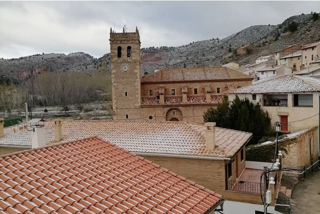 Escapada Rural de 2 Noches con Desayuno en Hostería la Barbacana (Tramacastiel, Teruel)