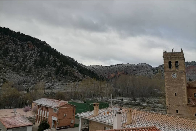 Escapada Rural de 2 Noches con Desayuno en Hostería la Barbacana (Tramacastiel, Teruel)