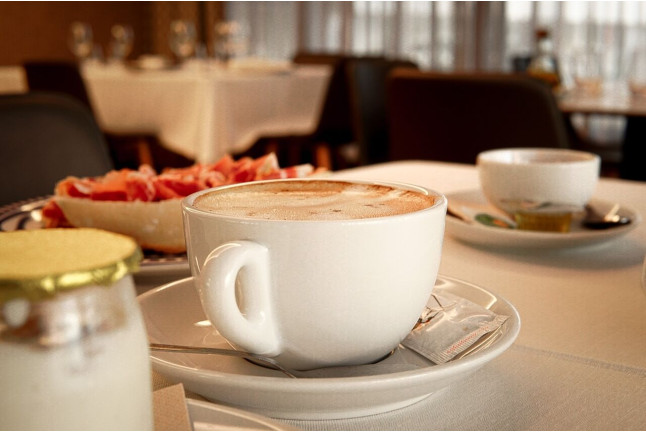 Escapada Relax con Acceso Exclusivo a la Zona Wellness y Cena en Hotel Avenida Coruña (A Coruña) 