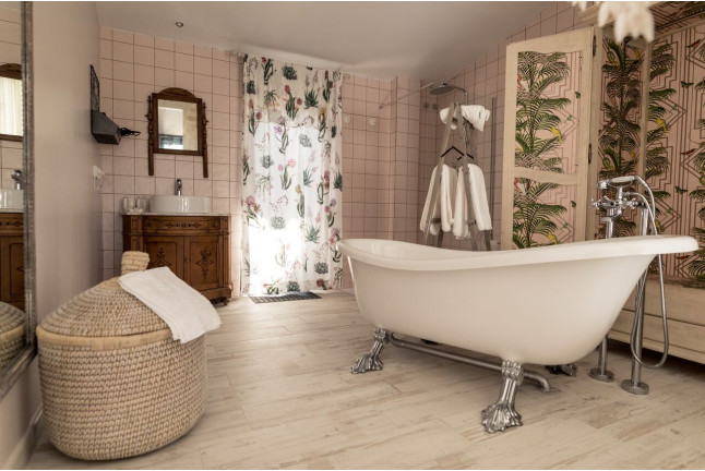 Escapada con Desayuno en Habitación Doble o Suite de Aal Cachucho (San Agustín del Guadalix, Madrid)