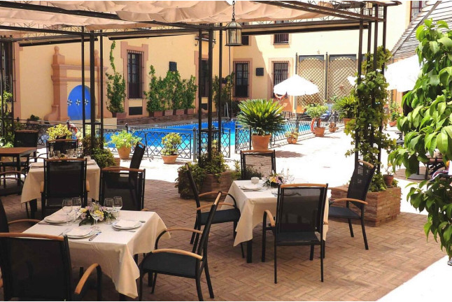 Escapada con almuerzo o cena en Hotel Alcázar de la Reina 4* (Carmona, Sevilla)