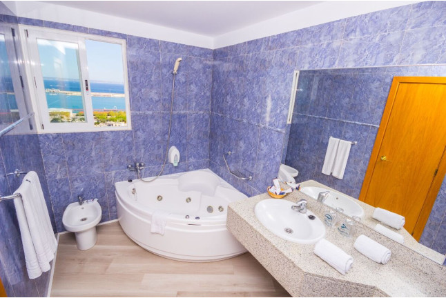 Escapada de 2 Noches con Bañera Hidromasaje en Hotel Amic Horizonte 3* (Palma de Mallorca)