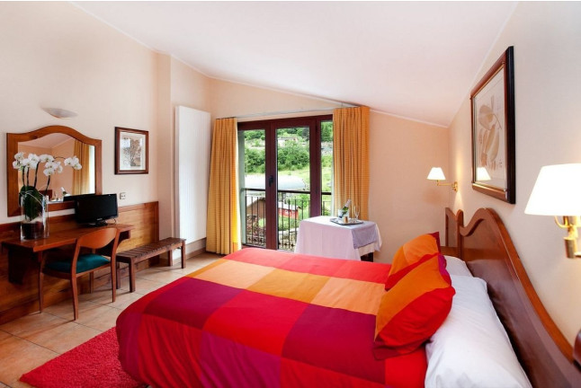Escapada con Desayuno con Opción de Comida o Cena en Hotel Montané 3* (Arinsal, Andorra)