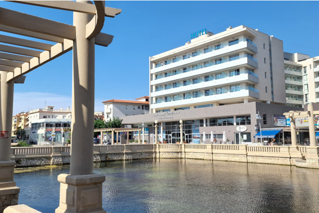 Escapada de 2 Noches con Comida o Cena, Piscina Termal y Terma Romana en Hotel Balneario Playa de Coma-Ruga 4* (Tarragona)