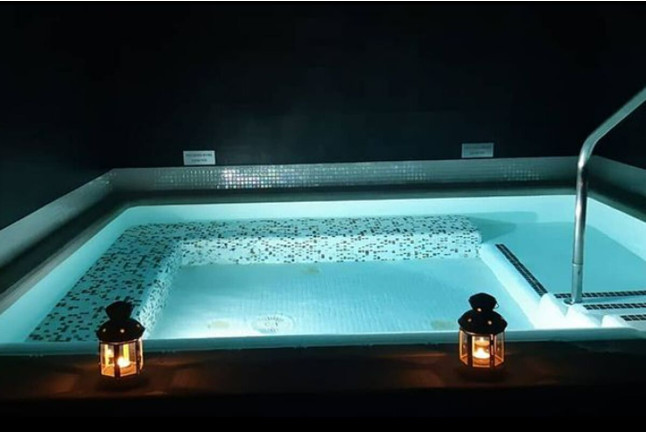 Escapada de 2 Noches con Comida o Cena, Piscina Termal y Terma Romana en Hotel Balneario Playa de Coma-Ruga 4* (Tarragona)