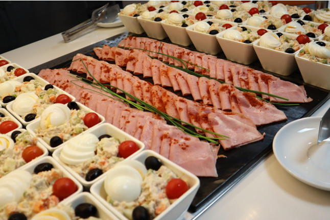 Escapada con Comida o Cena y Piscina Termal en Hotel Balneario Playa de Coma-Ruga 4* (Tarragona)