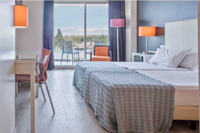 Escapada con Comida o Cena y Piscina Termal en Hotel Balneario Playa de Coma-Ruga 4* (Tarragona)