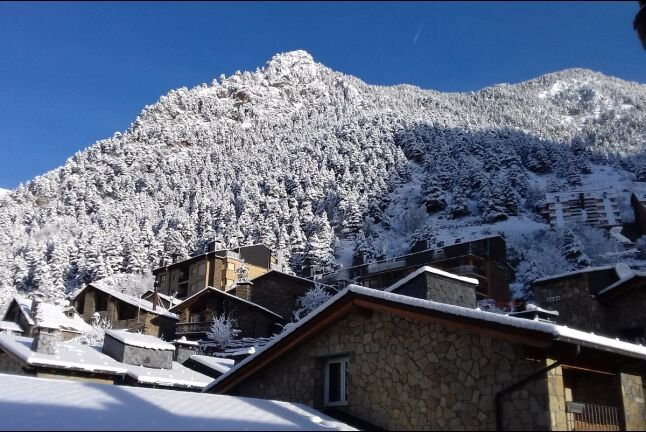 Escapada en Hotel Xalet Besolí 3* con Acceso Classic a Caldea para dos (Andorra)