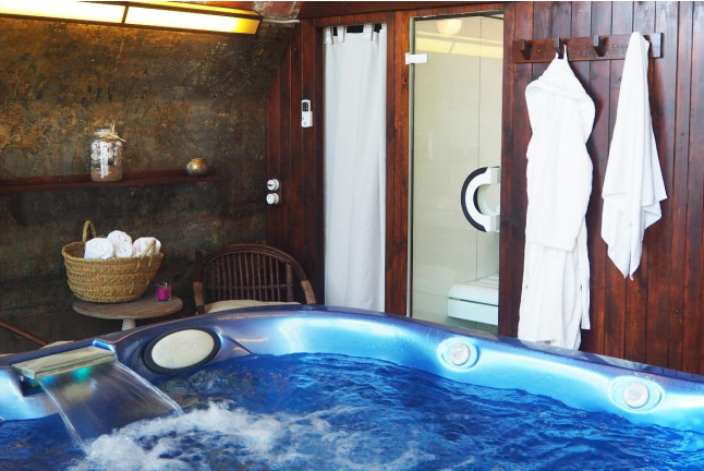 Escapada con Spa Privado en Mas Cal Sastre: Habitación Fredulic (Sant Hilari Sacalm, Girona)