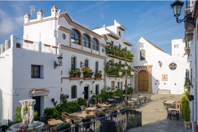 Escapada de 2 Noches con Cena en el Hotel Posada La Plaza (Canillas de Albaida, Málaga)
