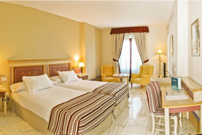 Escapada con desayuno en Hotel Alcázar de la Reina 4* (Carmona, Sevilla)