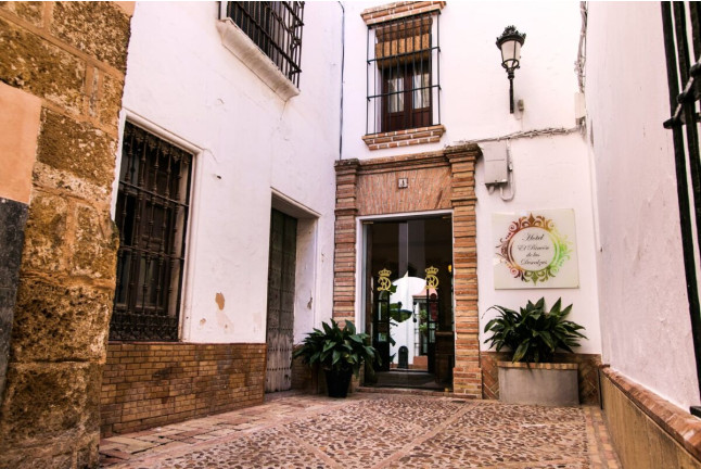Escapada con Bañera Hidromasaje en Hotel El Rincón de las Descalzas 3* (Carmona, Sevilla)
