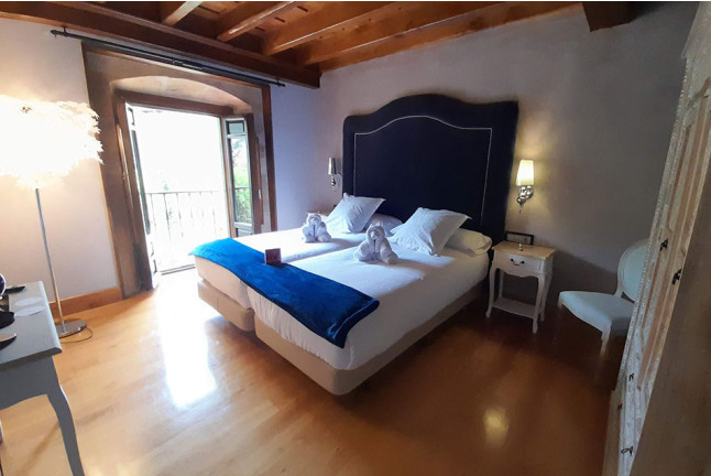 Escapada de 2 Noches con Spa y Visita a la Colección de Coches Clásicos en Hotel Boutique Casona de la Pinta (Riocorvo, Cantabria)