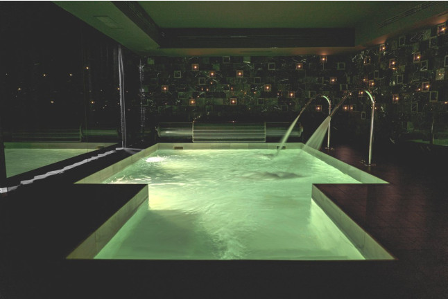 Spa Privado, Jabón Natural Exfoliante y Botella de Cava para dos en Soho Boutique Granada (Granada)