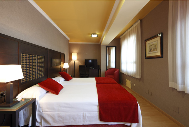 Escapada con Desayuno en Hotel Spa Congreso 4* (Teo - Santiago de Compostela, A Coruña)