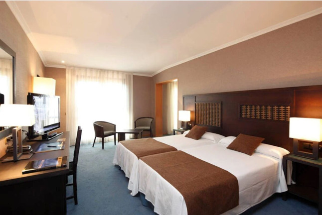 Escapada con Desayuno en Hotel Spa Congreso 4* (Teo - Santiago de Compostela, A Coruña)