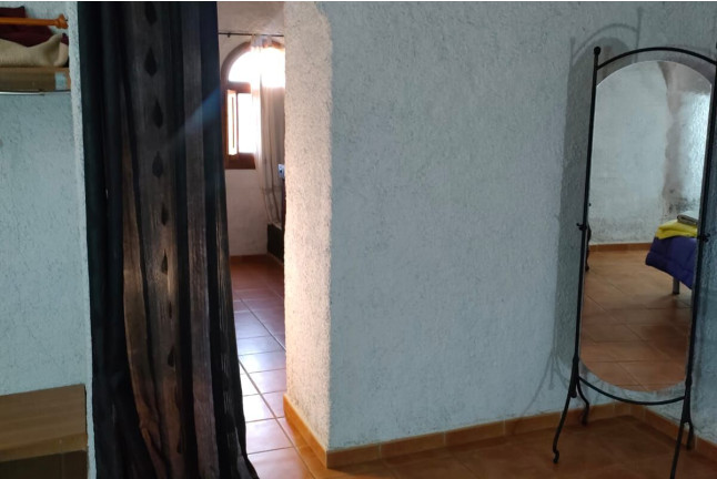 Escapada de 1 o 2 Noches en Suite Presidencial con Bañera de Hidromasaje en Hotel Cuevas Zacarías (Guadix, Granada)