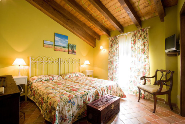 Escapada con Opción a Desayuno en Hotel Rural El Pilaret (Azanuy, Huesca)