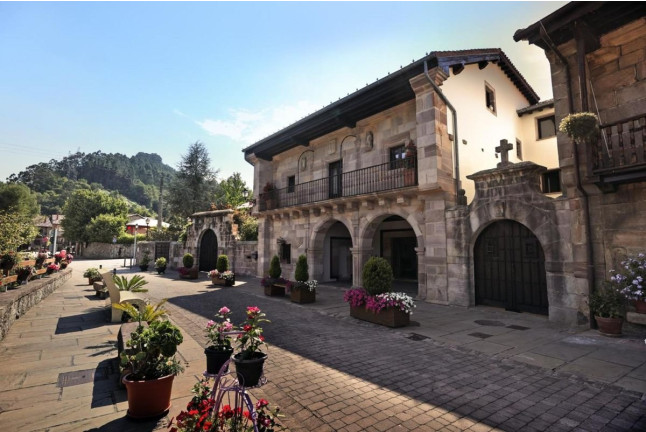 Escapada de 2 Noches, Zona Wellness Privada y Opción a Masaje en Hotel Boutique Casona de la Pinta (Cantabria)