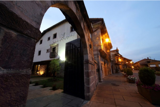 Escapada de 2 Noches, Zona Wellness Privada y Opción a Masaje en Hotel Boutique Casona de la Pinta (Cantabria)