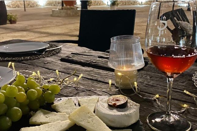 Ruta del Vino: Visita a Bodega, Cata y Menú Degustación para dos en Hotel Enoturismo Mainetes (Albacete)