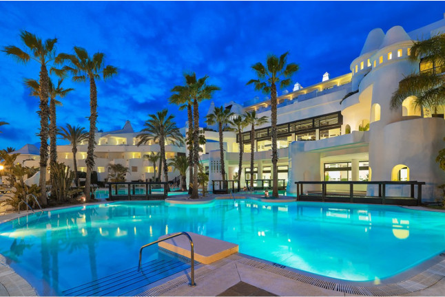 Escapada con Desayuno en el Hotel H10 Estepona Palace 4* (Málaga) 