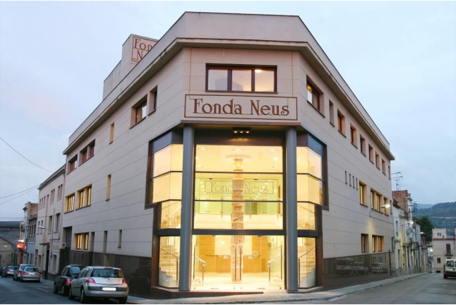 Escapada de 2 Noches con Desayuno en Hotel Fonda Neus (Sant Sadurní d'Anoia, Barcelona)