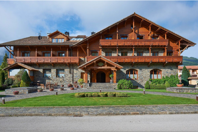 Circuito Spa y Comida o Cena en Hotel Grèvol Spa 4* (Llanars, Girona)