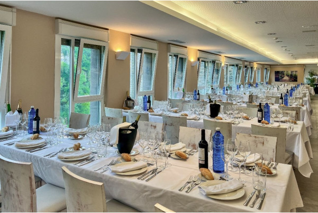 Escapada con Desayuno y Cena en Hotel Iraipe Santuario De Arantzazu (Oñate, Guipúzcoa)