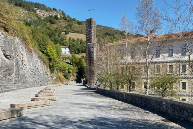 Escapada con Desayuno y Cena en Hotel Iraipe Santuario De Arantzazu (Oñate, Guipúzcoa)