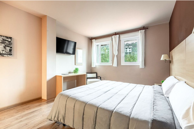Escapada y Desayuno en Hotel Iraipe Santuario De Arantzazu (Oñate, Guipúzcoa)