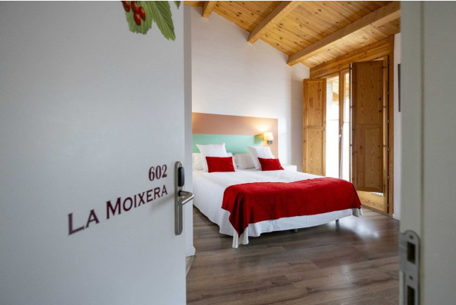 Escapada con Desayuno, Bañera y Opción a Masaje en Hotel La Freixera 4* (Solsona, Lleida)