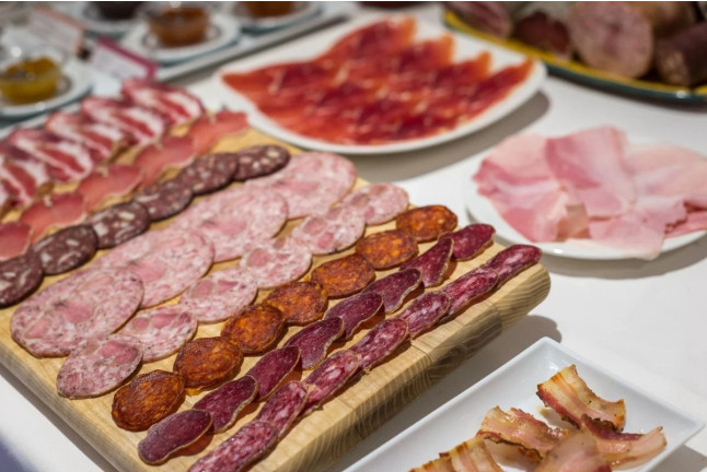 Escapada con Desayuno, Bañera y Opción a Masaje en Hotel La Freixera 4* (Solsona, Lleida)