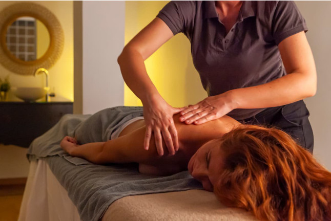Suite Royal Therapy: Masaje Relajante para dos en La Laguna Spa & Golf (Rojales, Alicante)