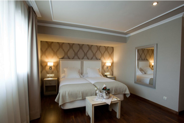 Escapada de 1 o 2 Noches con Desayuno en Hotel Los Olivos 3* Superior (A Coruña)