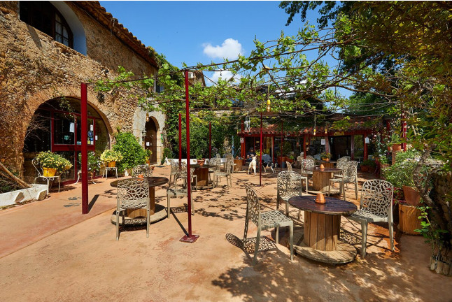 Escapada con Desayuno en Hotel Rural Mas Torrencito - Pet friendly (Parets d'Empordà, Girona)