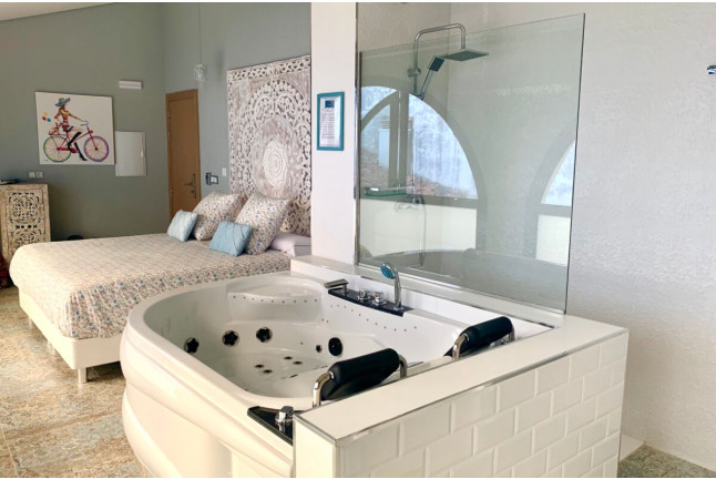 Escapada con Bañera Hidromasaje en Akla Hotel Mérida 4* (Mérida, Badajoz)