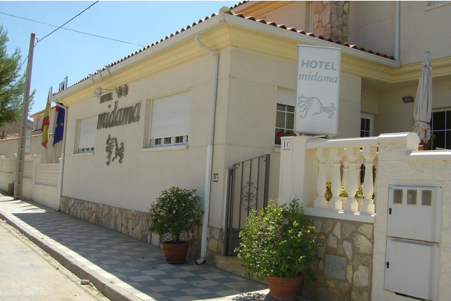Escapada con Comida o Cena en Hotel Midama (Chillarón de Cuenca, Cuenca)