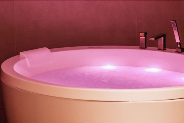 Suite Privada con Jacuzzi, Masaje, Copa de Champagne y Chocolate para dos en Spa Alterego del Hotel Miramar Barcelona 5* GL (Barcelona)