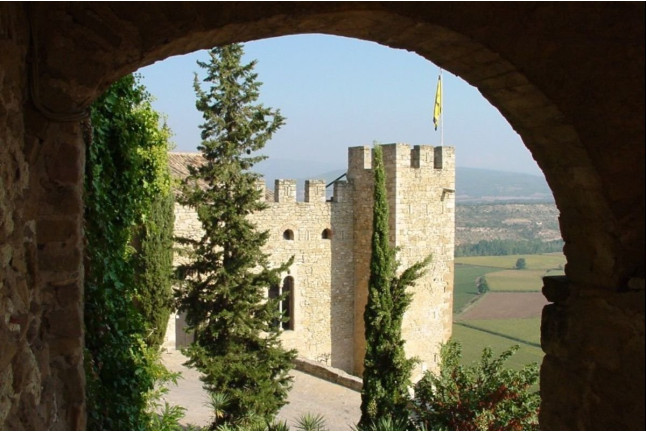 Comida o Cena para dos en Montsonís Medieval Resort (Lleida)