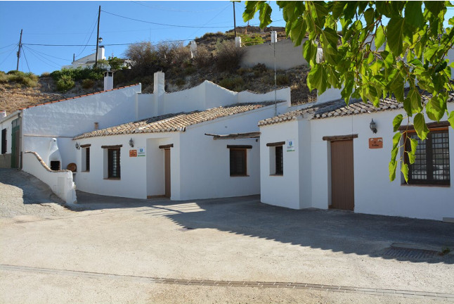 Escapada de 1 o 2 Noches con Desayuno en Vivienda Turística Casas Cueva el Mirador de Orce (Orce, Granada)