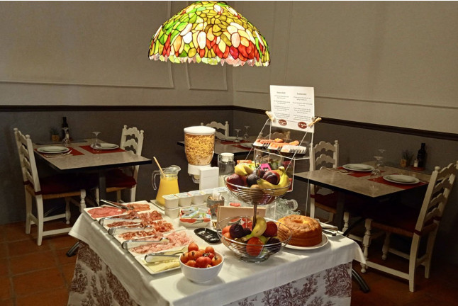 Escapada de 2 Noches con Desayuno en El Cau del Papibou (Peratallada, Girona)