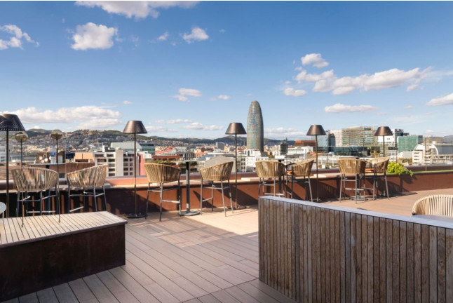 Circuito Spa Mare Nostrum, Masaje Duorelax y Copa en Rooftop Panorámico para dos en Sallés Hotel Pere IV 4* (Barcelona)