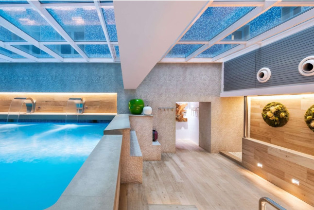 Circuito Spa Mare Nostrum, Masaje Duorelax y Copa en Rooftop Panorámico para dos en Sallés Hotel Pere IV 4* (Barcelona)