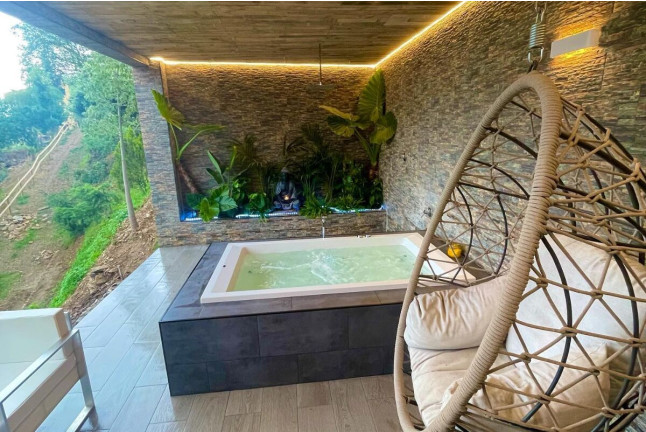 Escapada Relax con Jacuzzi en Hotel Petit Mirador 3* (Torrelles de Llobregat, Barcelona)