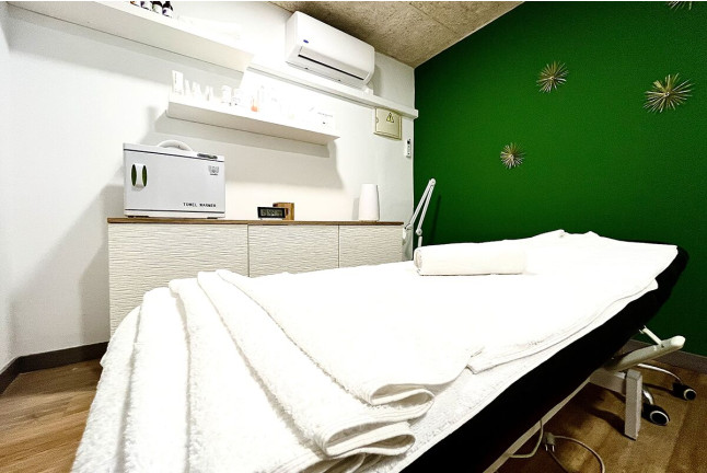 Masaje Love Secret para dos con Champagne y Chocolate en Millenium Spa - Hotel Puente Real 4* (Torremolinos, Málaga)
