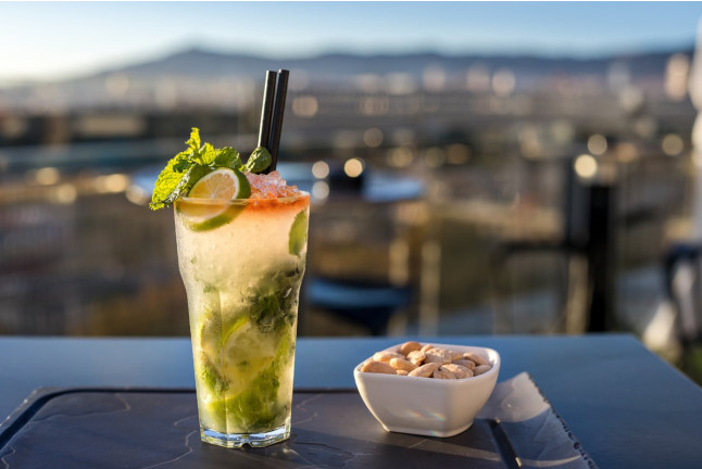 Cena para dos en Restaurante B-Lounge del Hotel Barceló Raval 4*S y Copa en la Terraza-Mirador 360º (Barcelona)