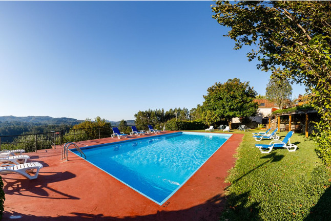 Escapada de 2 Noches con Desayuno en Hotel Rectoral de Fofe (Covelo, Pontevedra)